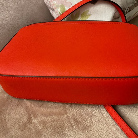 Michael Kors jet set crossbody with chain NWT - Picture 3 of 5